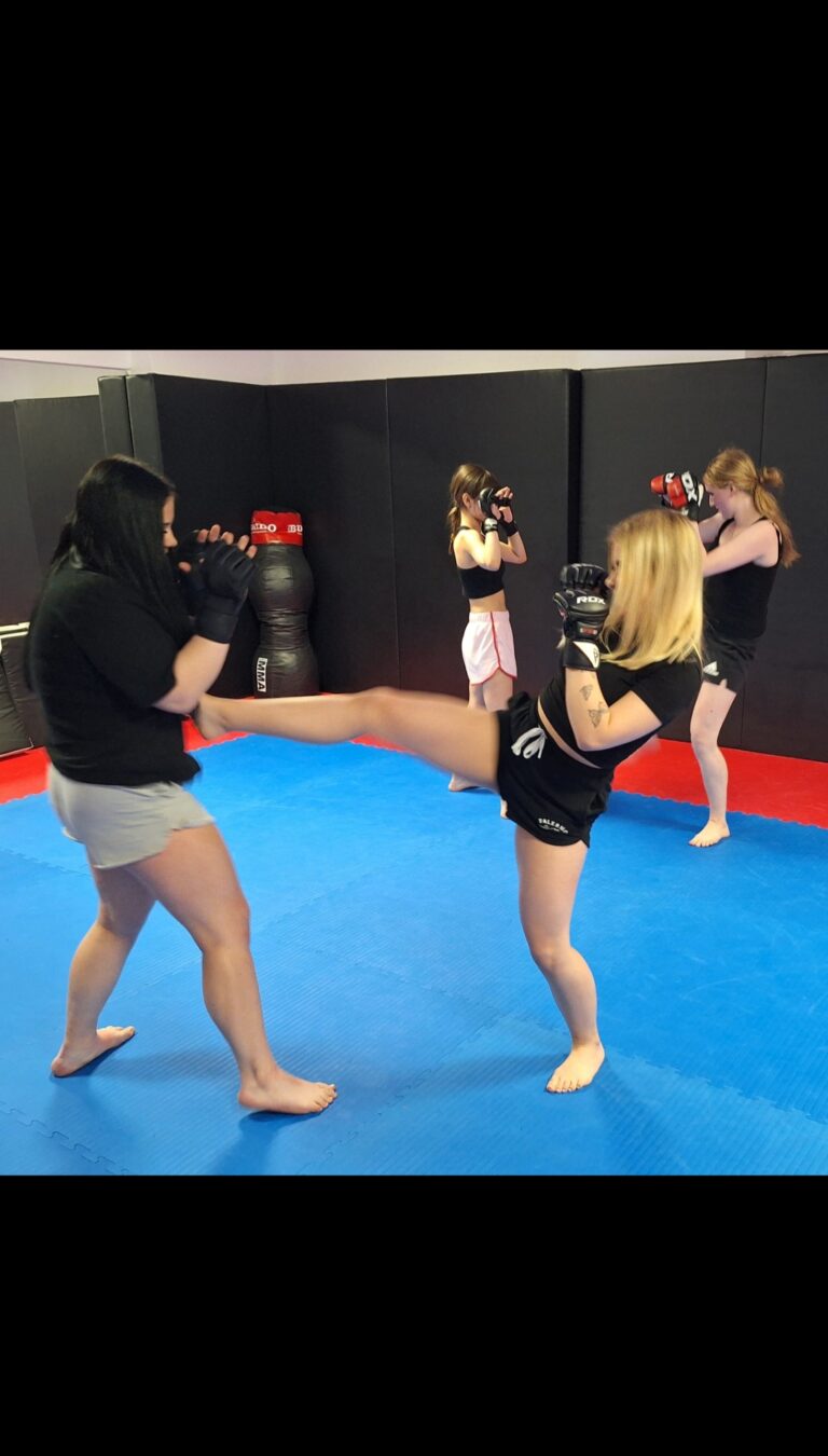 Nastolatki-trening-mma-samoobrona-lublin