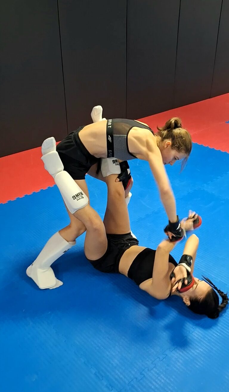 Treningi-lublin-dlakobiet-mma-samoobrona-k1-bjj